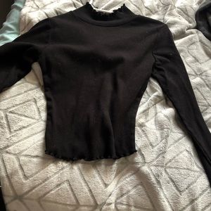 Black long sleeve crop top